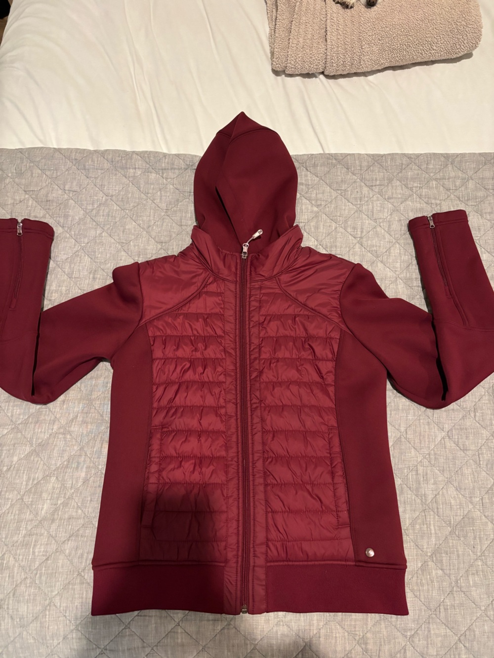 CALIA by Carrie Underwood Burgundy Quilted Hybrid Hooded Jacket